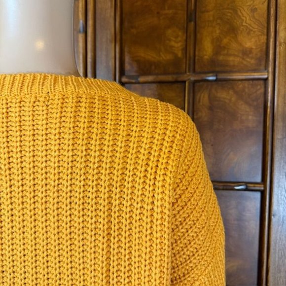 NWOT Sun Yellow Shaker Knit Vneck Balloon Sleeve Sweater - Picture 12 of 15
